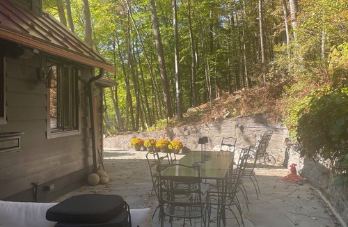 Mount Tremper Cottage | Woodstock Stone Cottage 2/1 winter rental jan/feb/mar 3 mos.