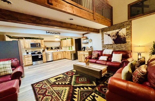 Confluence Cabin | Yough Lake Streamside Cottage w/Hot Tub, Pavilion, Firepit