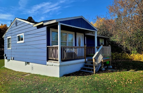 St Ignace House | Your vacation starts here! Fully Furnished 3 bedroom home! Close to Ferry's!