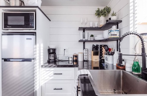 Apple Valley House | Zion Basecamp Tiny Home Near National Park