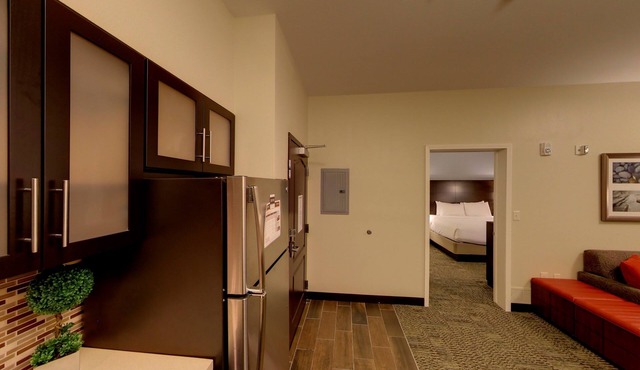 1 Bedroom | 24 Hour Business Center + Indoor Pool