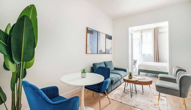 14-B Sleek Modern 1BR w outdoor space Union Square WD in Unit