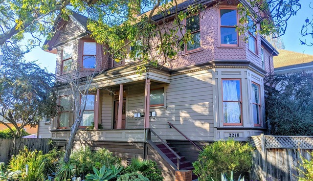 1BR in perfect Berkeley location - patio & yard!