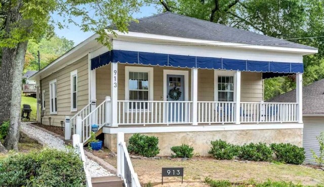 2/2 North Chatta Charmer with Hot Tub!