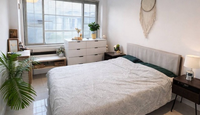 2 bed condo in welcoming NYC, Manhattan, Central Park with outside Deck