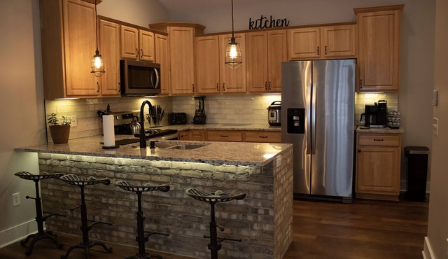 2 Bedroom Townhouse, Airport, Home Office