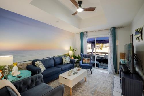 2 BR Beachy Speakeasy with Rooftop Deck Near Lido Beach