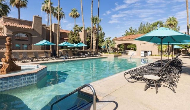 2 Charming Units w/5 Outdoor Pools, Spa, Hiking Trails, Tennis, Shuttle