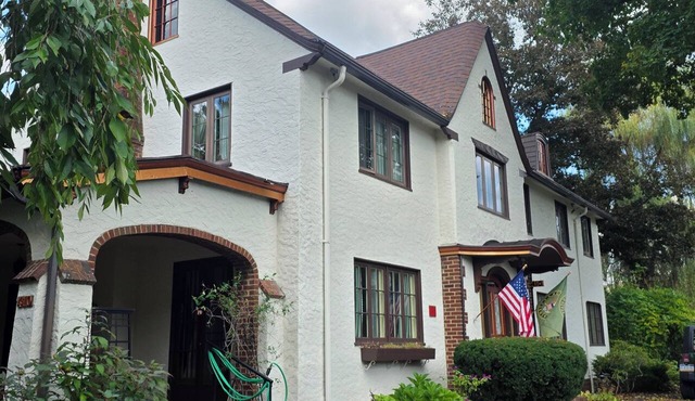 2 individual private Rooms available in serene Warren two blocks from down town
