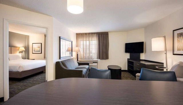 2 Spacious Suites w/Laundry and Full Kitchen and Near NYC Access in Morris Plains