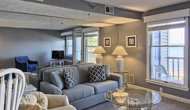 208 North Shore Inn