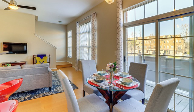 25 Mi to Detroit: Townhome w/Smart TV!