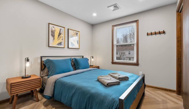 #29 - Modern 5 Bedroom/2 Bath