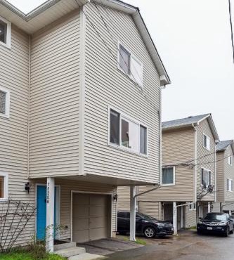 2BR Seattle Oasis - A Short Stroll to Light Rail in Seattle