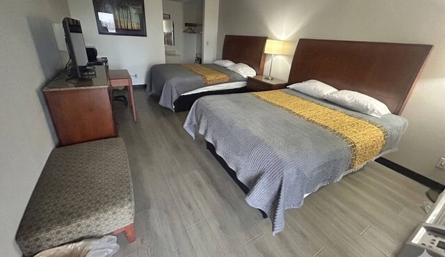 3 Accommodations for Big Groups near Greenville Public Library | Free Parking