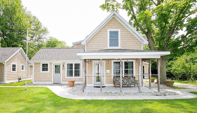 3 Adorable Old Fashioned Cottages In A Great Location ~ 3 Cottages At One Price!