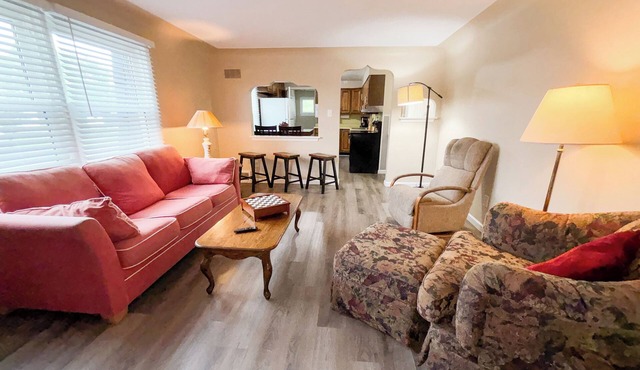 3 Bed, 1 Bath, Sleeps 9, Boat Well Included, Near Boat Launch, Renovated, NEW