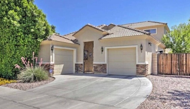 3 Bedroom home just 15 mint from sky harbor airport in south mountain