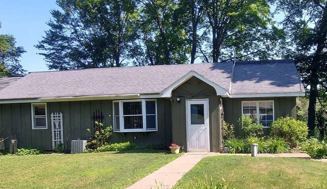 3-bedroom home. Secluded luxury/Hot Tub/Sauna/Chef Kitchen