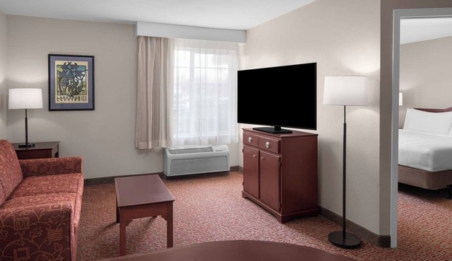 3 Convenient 1BR Suites w/Kitchen Near Bellevue Arts Museum – Just Minutes Away