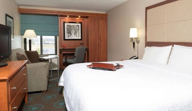 3 Convenient Suites for Groups: Free Breakfast & Onsite Parking - Near UM