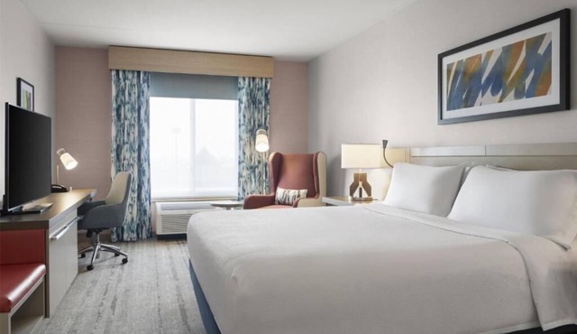 3 King Bed Units | Pool & Dining, Fitness & Breakfast Included