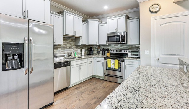 3 Mi to Pier Village: Dog-friendly St Simons Home!