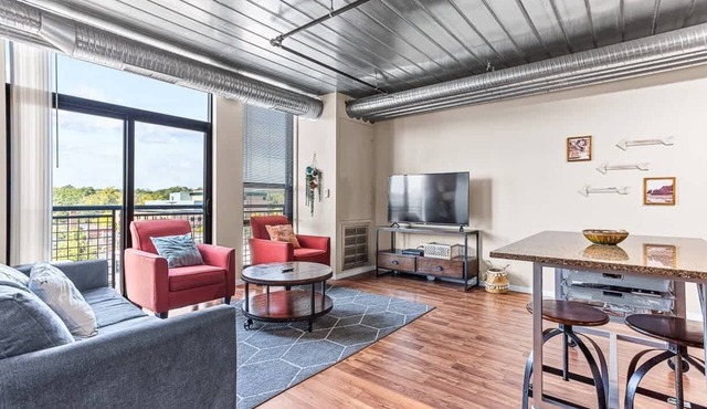 3 Modern 2BR Apts Near Kerrytown w Parking & Gym