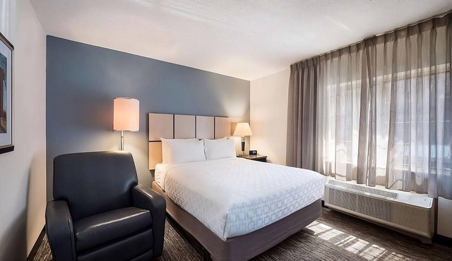 3 Modern And Pet-Friendly Units With Kitchens, Near Robinwood Park