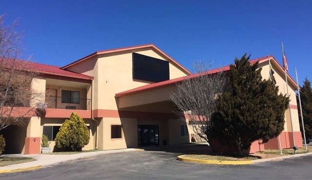 3 units | Two Double Beds near Navajo Zoo 3.9mi | Pet-Friendly w/Free Breakfast