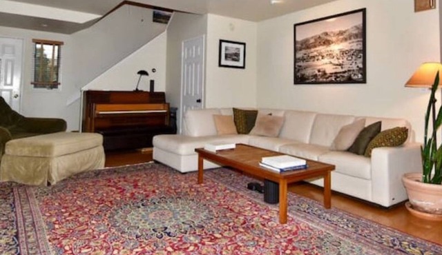 30 day minimum: Beautiful Upper West Townhome