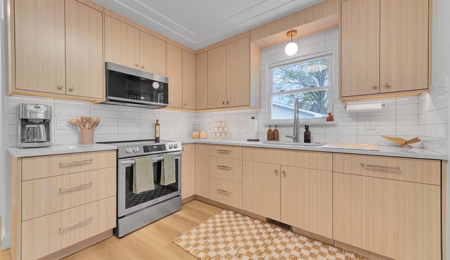 3BD Modern Ranch w/Basement, Deck & Wooded Yard