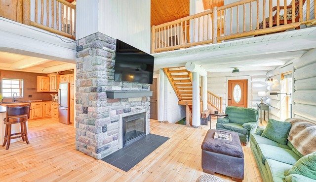 4 Mi to Dtwn: Spacious Family Cabin in Jonesville!