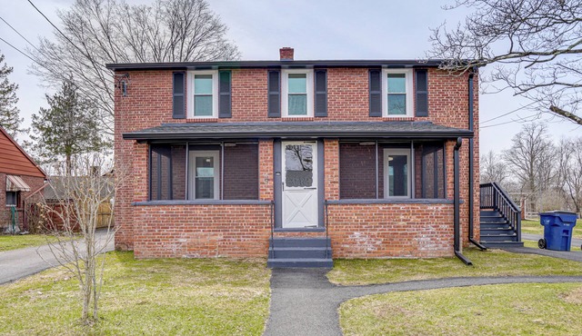 4 Mi to Waterfront: 2-Unit Combo in Kingston!