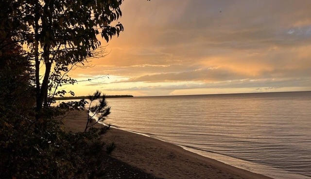 4 Seasons Superior Beach House