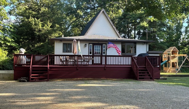 4BR/2.5 BA Family friendly get away for lake fun, wedding, reunions, and more!