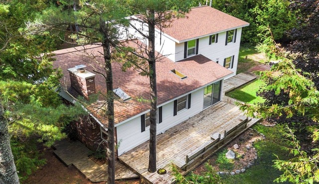 4BR house in Cheboygan with a game room and a private boat slip nearby