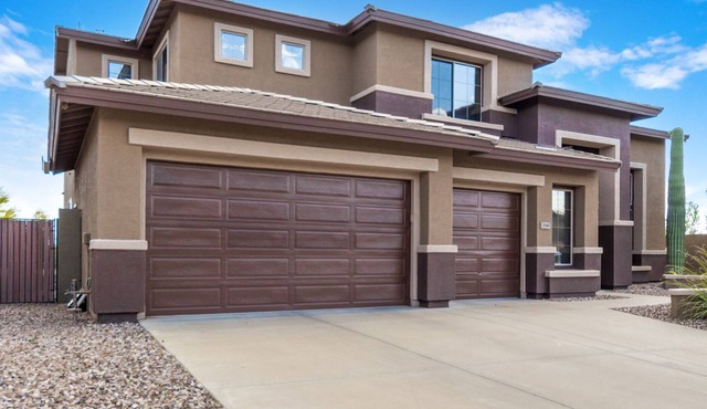 5 Bedroom Desert Oasis w/ Pool and BB Court