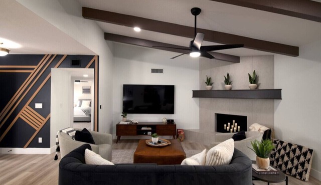 6430 E. Sharon Drive/Scottsdale, AZ 85254