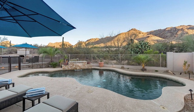 A Sophisticated Desert Contemporary with Iconic Mountain Views