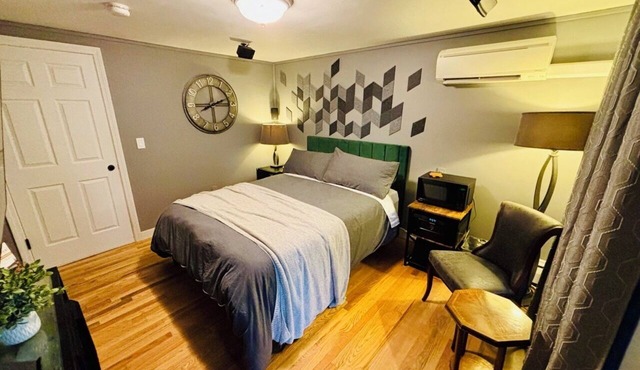 A stylish, centrally-located private 2-bedroom 2-bath townhouse + full kitchen.
