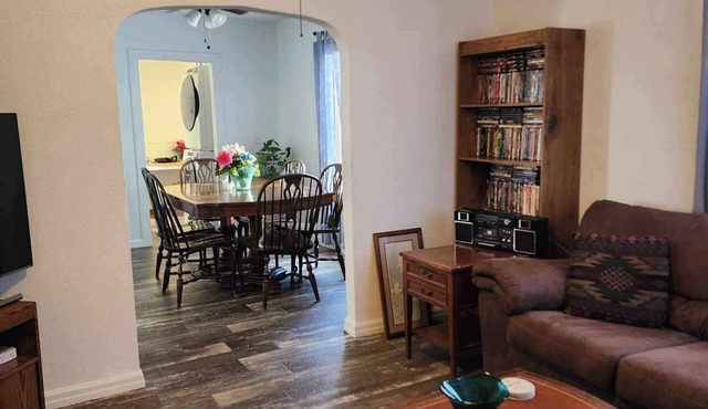 Adorable 3 bedroom home, direct access to Trails and Lake.