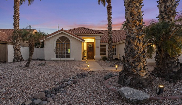 Ahwatukee Desert Haven- Poolside Retreat with Proximity to South Mountain Trails