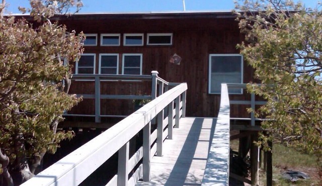 AIR CONDITIONED 4 Bed/2 Bath Beach House