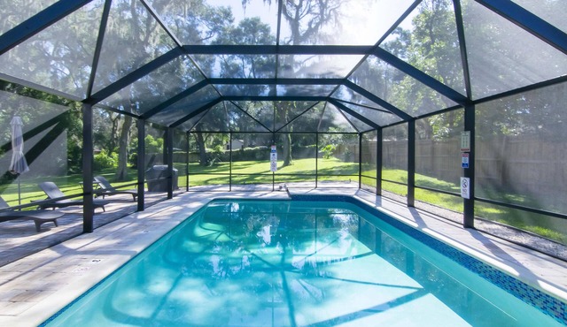 Amazing Pool Home Retreat - Close to Downtown Tampa