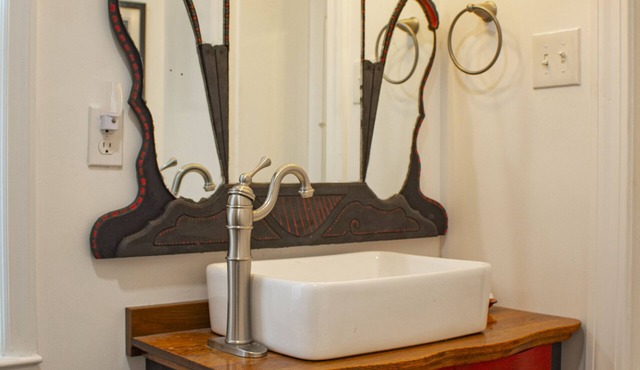 Artistic Lodging King Suite