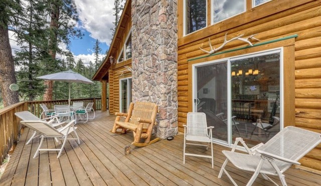 Atmospheric mountain cabin with balcony & firepit - three miles from Purgatory in Durango