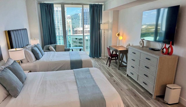 Balcony Ocean Views | Pool, Gym, Wi-Fi & Parking