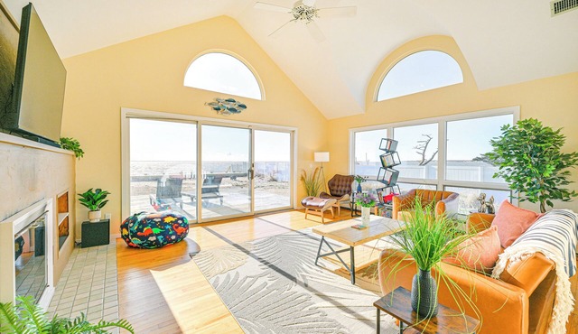 Bayfront Home in Patchogue w/Deck & Fishing Dock