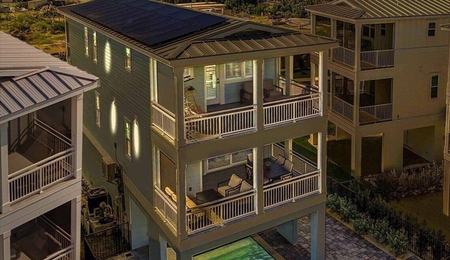 Bayview Pointe! Luxury 3 bedroom home! Near Anna Maria island with heated pool!